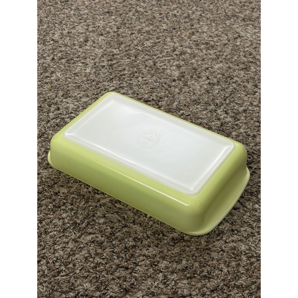 Vintage Pyrex 231 Lime Green 1.5 Qt Refrigerator Dish No Lid Primary Colors